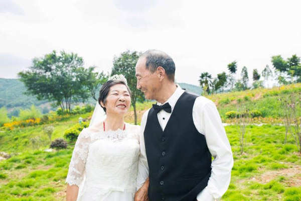 A wedding photo of an elderly couple. (Photo by Liu Wei/chinadaily.com.cn) A wedding photo of an elderly couple. (Photo by Liu Wei/chinadaily.com.cn)