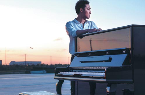 Beijing-based singer-songwriter Liang Xiaoxue finds sharing his personal emotions with people he has never met an amazing experience. (Photo provided to China Daily) Beijing-based singer-songwriter Liang Xiaoxue finds sharing his personal emotions with people he has never met an amazing experience. (Photo provided to China Daily)