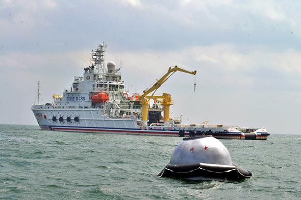 Chinese and European astronauts take part in a survival course off Yantai, Shandong province, earlier this month. Chinese and European astronauts take part in a survival course off Yantai, Shandong province, earlier this month.