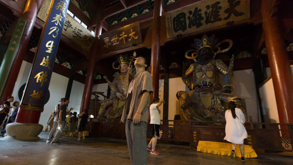 Zhao Chaoyang visits Lingyin Temple in Hangzhou, east China's Zhejiang Province. (Photo/www.zjol.com.cn) Zhao Chaoyang visits Lingyin Temple in Hangzhou, east China's Zhejiang Province. (Photo/www.zjol.com.cn)
