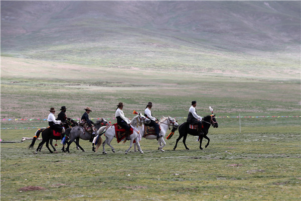 Local herdsmen are recruited as grassland rangers. (Photo by Wang Zhuangfei/China Daily) Local herdsmen are recruited as grassland rangers. (Photo by Wang Zhuangfei/China Daily)
