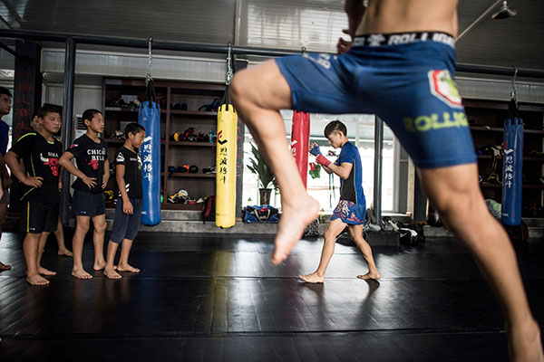 Youngsters practice mixed martial arts at the Enbo MMA Club in June in Chengdu, Sichuan province.(Fred Dufour/For China Daily) Youngsters practice mixed martial arts at the Enbo MMA Club in June in Chengdu, Sichuan province.(Fred Dufour/For China Daily)