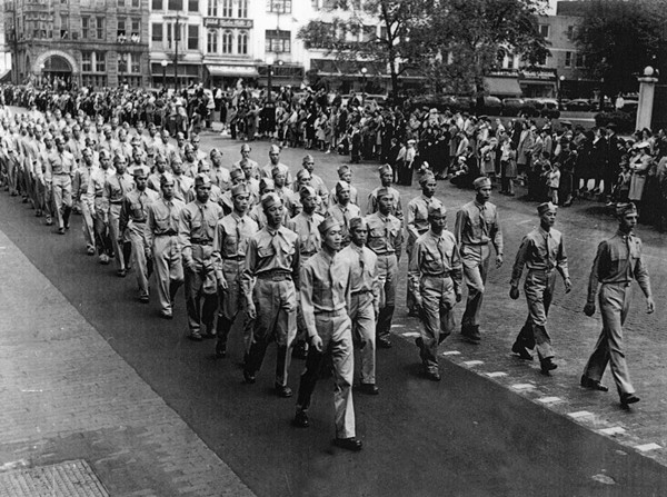 Chinese-American units of the US Army Air Corps march in Dayton, Ohio, on Memorial Day, 1943. (Photo/China Daily) Chinese-American units of the US Army Air Corps march in Dayton, Ohio, on Memorial Day, 1943. (Photo/China Daily)