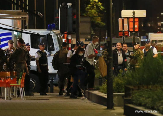 Investigators inspect the site of an attack in downtown Brussels, capital of Belgium, on Aug. 25, 2017. A man was shot, and seriously injured, by Belgian soldiers on Friday evening after trying to assault them with a knife, local police said. (Xinhua/Ye Pingfan) Investigators inspect the site of an attack in downtown Brussels, capital of Belgium, on Aug. 25, 2017. A man was shot, and seriously injured, by Belgian soldiers on Friday evening after trying to assault them with a knife, local police said. (Xinhua/Ye Pingfan)