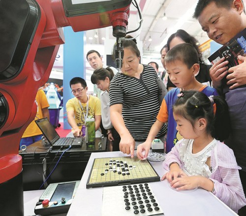 A gobang robot is demonstrated at the 2017 World Robot Conference in Beijing on Wednesday. WANG ZHUANGFEI / CHINA DAILY A gobang robot is demonstrated at the 2017 World Robot Conference in Beijing on Wednesday. WANG ZHUANGFEI / CHINA DAILY