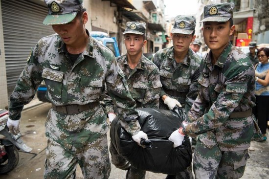 Soldiers help with the relief work of the disaster caused by typhoon Hato in Macao Special Administrative Region (SAR), south China, Aug. 25, 2017. (Xinhua/Cheong Kam Ka)