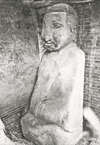 The stone statue of Zhinyu. (Photo/Beijing Youth Daily) The stone statue of Zhinyu. (Photo/Beijing Youth Daily)