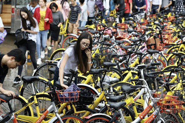 People face a jungle of shared bikes near the Lishuiqiao subway station in Beijing in June. (Photo by ZHU XINGXIN/CHINA DAILY) People face a jungle of shared bikes near the Lishuiqiao subway station in Beijing in June. (Photo by ZHU XINGXIN/CHINA DAILY)