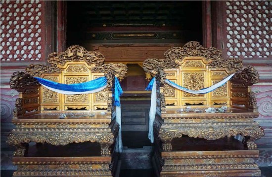 Imperial thrones at the Tailing, the Emperor Yongzheng's tomb, in Yixian county, Baoding city, Hebei province, on Sept 6. [Photo by Bi Nan/chinadaily.com.cn]