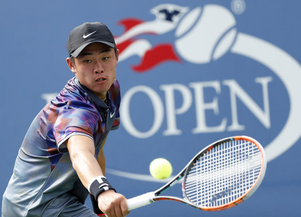 Wu Yibing, 17, became China's first boys' Slam singles champ by defeating Argentina's top-seeded Axel Geller on Sunday. (Photo/Xinhua) Wu Yibing, 17, became China's first boys' Slam singles champ by defeating Argentina's top-seeded Axel Geller on Sunday. (Photo/Xinhua)