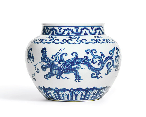 Two Ming Dynasty (1368-1644) blue-and-white porcelain pieces will go under the hammer at Sotheby's major autumn sale in Hong Kong on Oct 3. (Photo provided to China Daily) Two Ming Dynasty (1368-1644) blue-and-white porcelain pieces will go under the hammer at Sotheby's major autumn sale in Hong Kong on Oct 3. (Photo provided to China Daily)