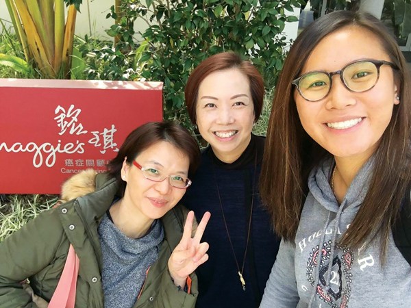 Lonna Kwan (center), owner of Comfort Me, a store that sells bras specially designed for women with breast cancer. (Photo provided to China Daily) Lonna Kwan (center), owner of Comfort Me, a store that sells bras specially designed for women with breast cancer. (Photo provided to China Daily)