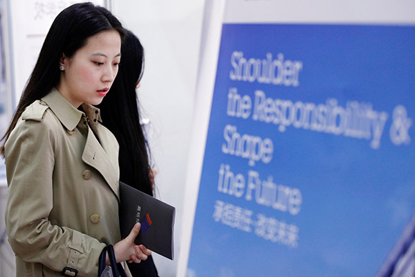 Graduates returning home often have to attend job fairs to find work because the market is getting tight. (Photo provided to China Daily) Graduates returning home often have to attend job fairs to find work because the market is getting tight. (Photo provided to China Daily)