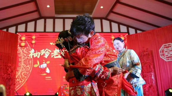 A wedding ceremony was held for Li Haimin and Fei Yongling. (Photo provided to CGTN) A wedding ceremony was held for Li Haimin and Fei Yongling. (Photo provided to CGTN)