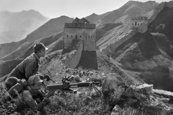 Sha also focused on battle scenes, like soldiers on the Great Wall in 1937 during the War of Resistance Against Japanese Aggression (1931-45). (Photo provided to China Daily) Sha also focused on battle scenes, like soldiers on the Great Wall in 1937 during the War of Resistance Against Japanese Aggression (1931-45). (Photo provided to China Daily)
