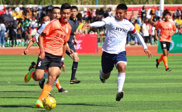 Players from Russia's Lomonosov Moscow State University march during the opening ceremony of the Jintong Cup Silk Road International Collegiate Football Invitational Tournament at the Shengle Campus of IMNU in Hohhot, Inner Mongolia autonomous region, on Sept 22, 2017. (Photo provided to chinadaily.com.cn) Players from Russia's Lomonosov Moscow State University march during the opening ceremony of the Jintong Cup Silk Road International Collegiate Football Invitational Tournament at the Shengle Campus of IMNU in Hohhot, Inner Mongolia autonomous region, on Sept 22, 2017. (Photo provided to chinadaily.com.cn)