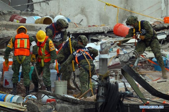 Soldiers search in a collapsed building after an earthquake in Mexico City, capital of Mexico, on Sept. 24, 2017. (Xinhua/Str) Soldiers search in a collapsed building after an earthquake in Mexico City, capital of Mexico, on Sept. 24, 2017. (Xinhua/Str)