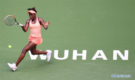 Sloane Stephens of the United States returns the ball during the singles first round match against Wang Qiang of China at 2017 WTA Wuhan Open in Wuhan, capital of central China's Hubei Province, on Sept. 25, 2017. Sloane Stephens lost 0-2.(Xinhua/Li Ga) Sloane Stephens of the United States returns the ball during the singles first round match against Wang Qiang of China at 2017 WTA Wuhan Open in Wuhan, capital of central China's Hubei Province, on Sept. 25, 2017. Sloane Stephens lost 0-2.(Xinhua/Li Ga)