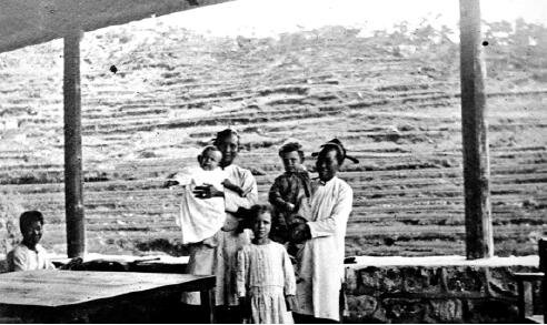 A 1912 photo taken at the house of missionary A. W. Billing in Guling, which was known as Kuliang at the time. Billing's children are at center stage. China Daily A 1912 photo taken at the house of missionary A. W. Billing in Guling, which was known as Kuliang at the time. Billing's children are at center stage. China Daily