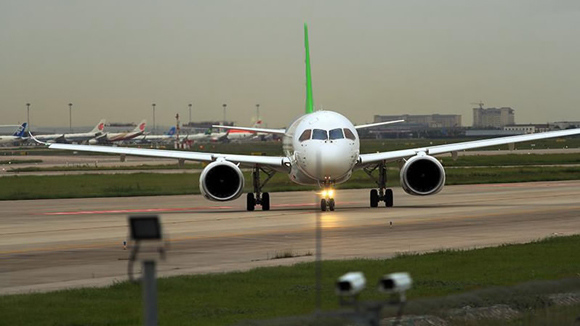 China's self-developed C919 jet takes off for its second test flight from Shanghai Pudong International Airport, Sept. 28, 2017. (Photo/CGTN)