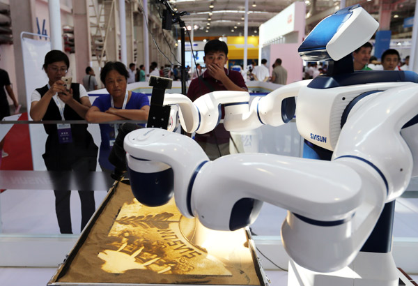 An AI robot shows its skills as per technicians' instructions at the 2017 World Robot Conference in Beijing in August. (Photo by Wang Zhuangfei/For China Daily) An AI robot shows its skills as per technicians' instructions at the 2017 World Robot Conference in Beijing in August. (Photo by Wang Zhuangfei/For China Daily)