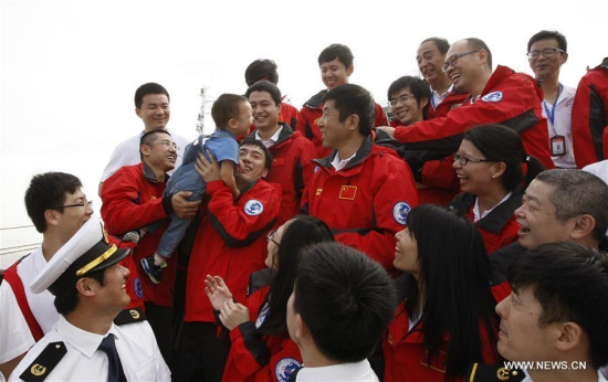 Shi Xing'an (2nd R, rear), a member of the Chinese scientific expedition team, is welcomed by his son upon his return in Shanghai, east China, Oct. 10, 2017. China's ice breaker, the Xuelong (Snow Dragon) returned to base in Shanghai Tuesday after 83 days on the Arctic rim, completing its eighth Arctic expedition. (Xinhua/Fang Zhe) Shi Xing'an (2nd R, rear), a member of the Chinese scientific expedition team, is welcomed by his son upon his return in Shanghai, east China, Oct. 10, 2017. China's ice breaker, the Xuelong (Snow Dragon) returned to base in Shanghai Tuesday after 83 days on the Arctic rim, completing its eighth Arctic expedition. (Xinhua/Fang Zhe)