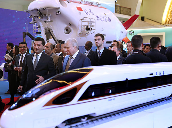 A group of foreign diplomats and foreign experts working in China visit an exhibition in Beijing on 13,Oct,2017 showcasing China's achievements over the past five years. ZOU HONG/CHINA DAILY A group of foreign diplomats and foreign experts working in China visit an exhibition in Beijing on 13,Oct,2017 showcasing China's achievements over the past five years. ZOU HONG/CHINA DAILY