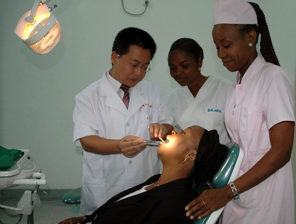 Chinese dentist Zhang Qingbin examines a local resident at the sino-Congo Friendship Hospital in Brazzaville. (Photo by Wang Zhao/Xinhua) Chinese dentist Zhang Qingbin examines a local resident at the sino-Congo Friendship Hospital in Brazzaville. (Photo by Wang Zhao/Xinhua)
