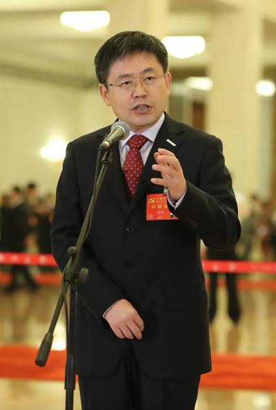 Wang Endong, chief scientist at China's largest server maker, Inspur Group, and delegate to the 19th National Congress of the Communist Party of China, meets the press before the opening of the Congress in Beijing October 18, 2017. (Photo/Xinhua) Wang Endong, chief scientist at China's largest server maker, Inspur Group, and delegate to the 19th National Congress of the Communist Party of China, meets the press before the opening of the Congress in Beijing October 18, 2017. (Photo/Xinhua)