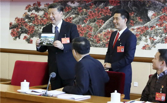 General Secretary Xi Jinping is given a panoramic photograph of the village of Huamao in Zunyi by the village's Party chief. Xi received it during a panel discussion with delegates from Guizhou province on Thursday at the ongoing 19th National Congress of the Communist Party of China in Beijing.LAN HONGGUANG / XINHUA General Secretary Xi Jinping is given a panoramic photograph of the village of Huamao in Zunyi by the village's Party chief. Xi received it during a panel discussion with delegates from Guizhou province on Thursday at the ongoing 19th National Congress of the Communist Party of China in Beijing.LAN HONGGUANG / XINHUA