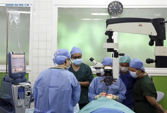 Chinese medical team members perform an eye surgery in Taunggyi, Myanmar, Oct. 19, 2017. A Chinese medical team on Thursday began a free cataract surgery program in Taunggyi, Myanmar's Shan State on Thursday. (Xinhua/U Haymhan Aung) Chinese medical team members perform an eye surgery in Taunggyi, Myanmar, Oct. 19, 2017. A Chinese medical team on Thursday began a free cataract surgery program in Taunggyi, Myanmar's Shan State on Thursday. (Xinhua/U Haymhan Aung)