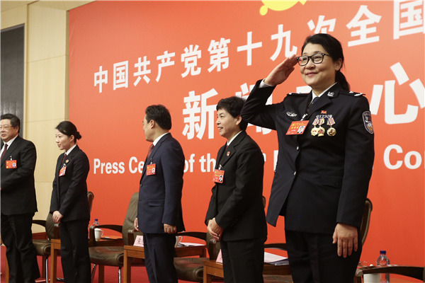 Tian Xuemei, a delegate to the 19th National Congress of the Communist Party of China, salutes journalists after a group interview session on Thursday. Tian serves as a forensic expert in the Ministry of Public Security. (Photo by Feng Yongbin/China Daily) Tian Xuemei, a delegate to the 19th National Congress of the Communist Party of China, salutes journalists after a group interview session on Thursday. Tian serves as a forensic expert in the Ministry of Public Security. (Photo by Feng Yongbin/China Daily)