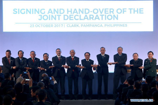 Participants join their hands during the signing and hand-over of the joint declaration on the ASEAN Defense Ministers' Meeting (ADMM) in Clark, the Philippines, Oct. 23, 2017. (Xinhua/Rouelle Umali) Participants join their hands during the signing and hand-over of the joint declaration on the ASEAN Defense Ministers' Meeting (ADMM) in Clark, the Philippines, Oct. 23, 2017. (Xinhua/Rouelle Umali)
