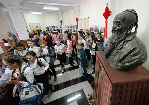 Russian children attend a Chinese characters competition at a Confucius Institute in Vladivostok in February. (Photo provided to China Daily) Russian children attend a Chinese characters competition at a Confucius Institute in Vladivostok in February. (Photo provided to China Daily)