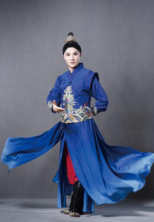 Zhang Jun plays Hamlet in his Kunqu Opera adaptation of William Shakespeare's masterpiece. (Photo provided to China Daily) Zhang Jun plays Hamlet in his Kunqu Opera adaptation of William Shakespeare's masterpiece. (Photo provided to China Daily)