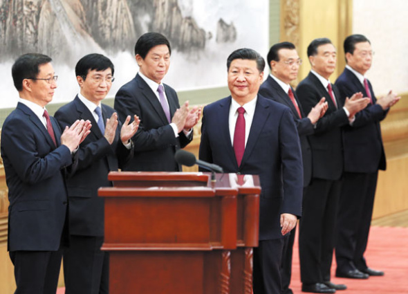 Other members of the new Standing Committee of the Political Bureau of the CPC Central Committee applaud General Secretary Xi Jinping as he prepares to address reporters at the Great Hall of the People in Beijing on Wednesday. (Photo: China Daily/Wu Zhiyi) Other members of the new Standing Committee of the Political Bureau of the CPC Central Committee applaud General Secretary Xi Jinping as he prepares to address reporters at the Great Hall of the People in Beijing on Wednesday. (Photo: China Daily/Wu Zhiyi)