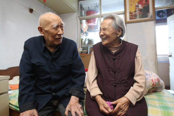 They talk about each other. (Photo by Xu Junwen/chinadaily.com.cn) They talk about each other. (Photo by Xu Junwen/chinadaily.com.cn)
