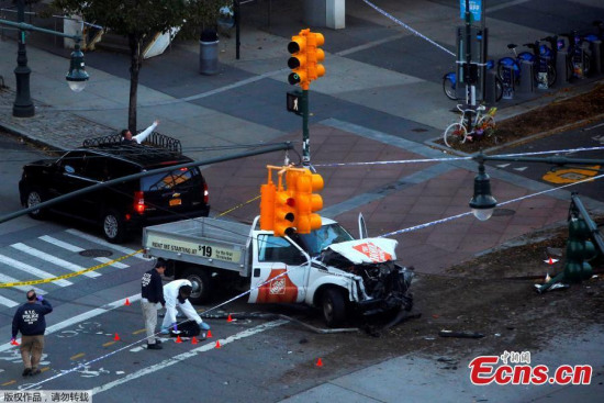 Police investigate a vehicle allegedly used in a ramming incident on the West Side Highway in Manhattan, New York, U.S., October 31 2017. New York City Mayor Bill de Blasio called on Tuesday a truck attack near the World Trade Center an act of terror, in which eight people were killed and a dozen more injured. (Photo/Agencies) Police investigate a vehicle allegedly used in a ramming incident on the West Side Highway in Manhattan, New York, U.S., October 31 2017. New York City Mayor Bill de Blasio called on Tuesday a truck attack near the World Trade Center an act of terror, in which eight people were killed and a dozen more injured. (Photo/Agencies)