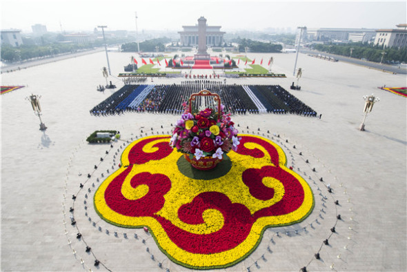 The Tian'anmen Square in the center of the capital features the Chairman Mao Zedong Memorial Hall and the Monument to the People's Heroes. (Photo/Xinhua) The Tian'anmen Square in the center of the capital features the Chairman Mao Zedong Memorial Hall and the Monument to the People's Heroes. (Photo/Xinhua)