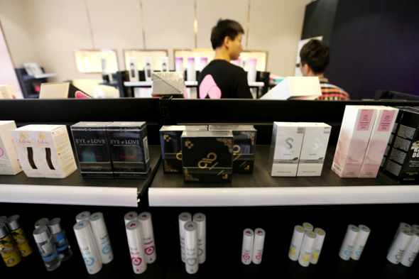 Customers shop at Beijing Lulu in the capital. The company has 150 stores around China, providing condoms, sex toys and erotic underwear. (Photo by Wang Zhuangfei/China Daily) Customers shop at Beijing Lulu in the capital. The company has 150 stores around China, providing condoms, sex toys and erotic underwear. (Photo by Wang Zhuangfei/China Daily)