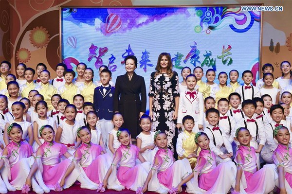 Peng Liyuan, wife of Chinese President Xi Jinping, and U.S. First Lady Melania Trump, pose for a group photo with students after watching their performances at Banchang Elementary School in Beijing, capital of China, Nov. 9, 2017. Melania Trump, accompanied by Peng Liyuan, visited the school on Thursday morning. (Xinhua/Yan Yan)