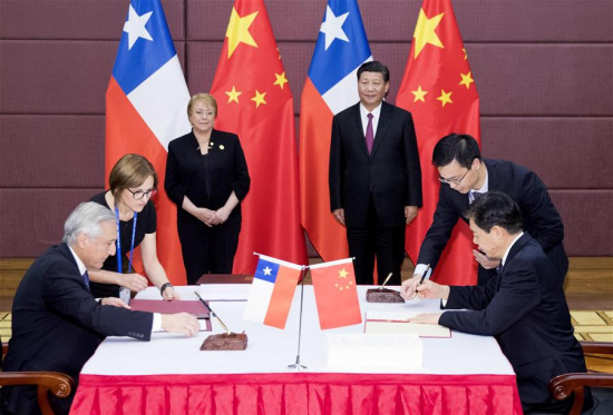 Chinese President Xi Jinping and his Chilean counterpart Michelle Bachelet witness the signing of a bilateral deal on upgrading the Free Trade Agreement (FTA) between the two countries in Da Nang, Vietnam, Nov. 11, 2017. (Xinhua/Ding Lin) Chinese President Xi Jinping and his Chilean counterpart Michelle Bachelet witness the signing of a bilateral deal on upgrading the Free Trade Agreement (FTA) between the two countries in Da Nang, Vietnam, Nov. 11, 2017. (Xinhua/Ding Lin)