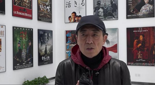 Zhang Yimou takes the chairman seat to lead the 3rd CFDG Yound Director Support Program. Photo provided to China Daily)