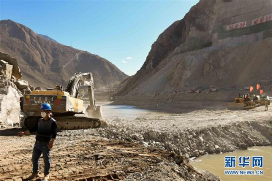 Construction of the Suwalong project, a large hydropower station on the upper section of the Yangtze River, is underway on Tuesday, November 21, 2017. (Photo/Xinhua) Construction of the Suwalong project, a large hydropower station on the upper section of the Yangtze River, is underway on Tuesday, November 21, 2017. (Photo/Xinhua)