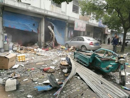 The photo taken on Sunday, November 26, 2017 shows the scene of an explosion in Jiangbei district in the city of Ningbo in east China's Zhejiang Province. (Photo/zjol.com.cn) The photo taken on Sunday, November 26, 2017 shows the scene of an explosion in Jiangbei district in the city of Ningbo in east China's Zhejiang Province. (Photo/zjol.com.cn)