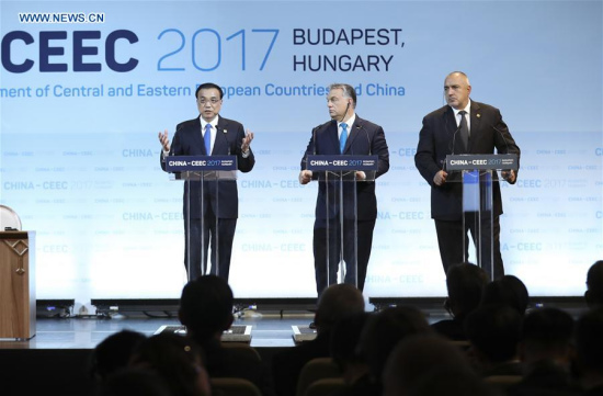 Chinese Premier Li Keqiang (L) meets the press with Hungarian Prime Minister Viktor Orban (C) and Bulgarian Prime Minister Boyko Borisov after the sixth meeting of heads of government of China and 16 Central and Eastern European countries in Budapest, Hungary, Nov. 27, 2017. Bulgaria will host the next 16+1 leader's meeting in 2018. (Xinhua/Xie Huanchi)