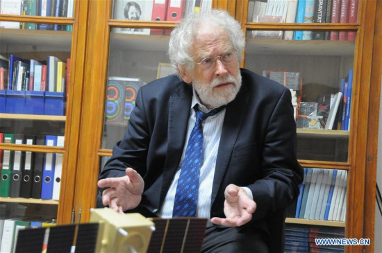 Anton Zeilinger, a pioneer in the field of quantum information and of the foundations of quantum mechanics, speaks during an interview with Xinhua in Vienna, Austria, on Nov. 27, 2017. (Xinhua/Liu Xiang) Anton Zeilinger, a pioneer in the field of quantum information and of the foundations of quantum mechanics, speaks during an interview with Xinhua in Vienna, Austria, on Nov. 27, 2017. (Xinhua/Liu Xiang)