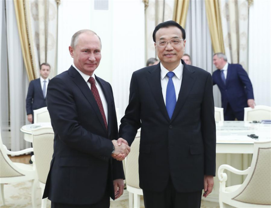 Chinese Premier Li Keqiang (R) meets with Russian President Vladimir Putin at the Kremlin in Moscow, Russia, Nov. 29, 2017. (Xinhua/Xie Huanchi) Chinese Premier Li Keqiang (R) meets with Russian President Vladimir Putin at the Kremlin in Moscow, Russia, Nov. 29, 2017. (Xinhua/Xie Huanchi)
