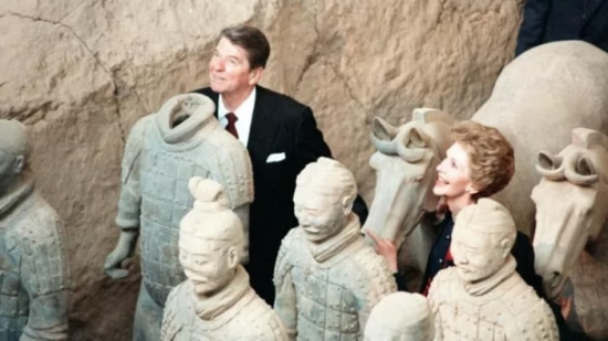 Ronald Reagan and his wife Nancy visit the terracotta warrior in Xi'an in 1984. /Xinhua Photo Ronald Reagan and his wife Nancy visit the terracotta warrior in Xi'an in 1984. /Xinhua Photo
