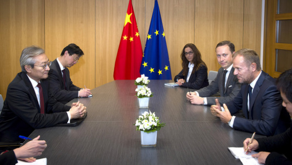 Zhang Ming, China's new ambassador to the EU, submitted his national credentials to European Council President Donald Tusk on Wednesday in Brussels. (Provided to China Daily) Zhang Ming, China's new ambassador to the EU, submitted his national credentials to European Council President Donald Tusk on Wednesday in Brussels. (Provided to China Daily)